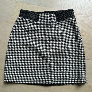 NWT! Zara houndstooth mini skirt!
